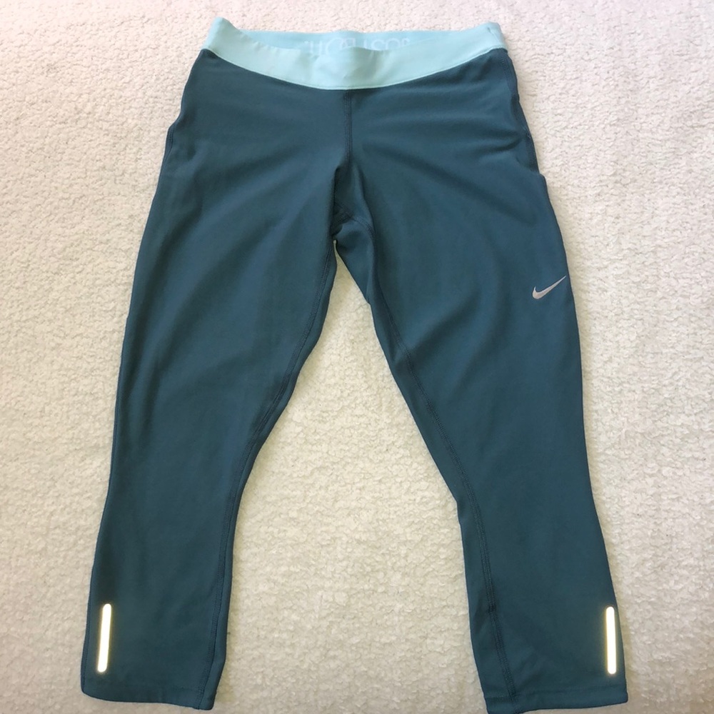 Nike pants cropped